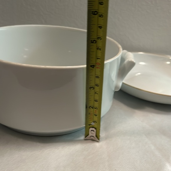 Very cool 7.25” pot/oven ware with top that converts to a dish. - Picture 10 of 12